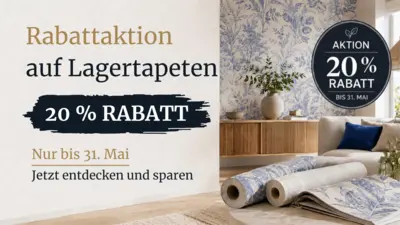 Werbebanner zur Rabattaktion auf Lagertapeten: Links Text „Rabattaktion auf Lagertapeten“ und „20 % Rabatt“, gültig bis 31. Mai. Rechts ein Wohnraum mit blau gemusterter Tapete, Sideboard, Deko und zwei Tapetenrollen; Badge „20 % Rabatt bis 31. Mai“.